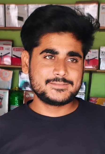 हाईवे पर जाम लगाए मृतक युवक के परिजन, मृतक जय सिंह हाईवे पर जाम लगाए मृतक युवक के परिजन, मृतक जय सिंह