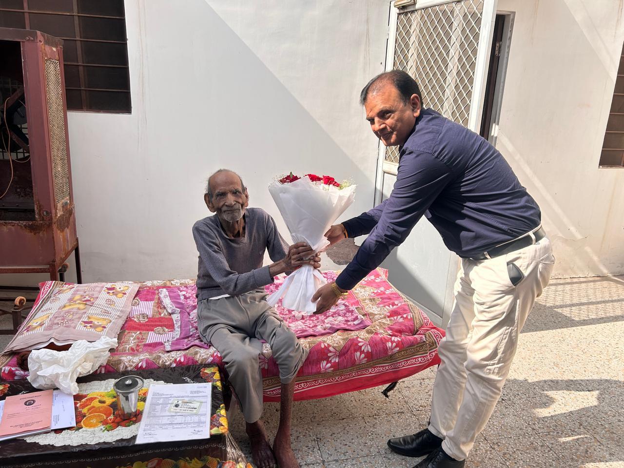 शतायु पेंशन भोगी का बना सर्टिफिकेट : बीकानेर रेल मंडल पर डिजिटल लाइफ सर्टिफिकेट अभियान जारी