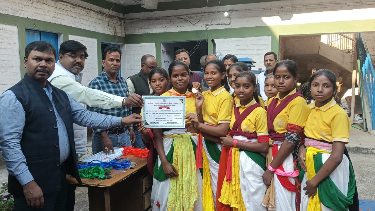 कार्यक्रम में शामिल लोग कार्यक्रम में शामिल लोग