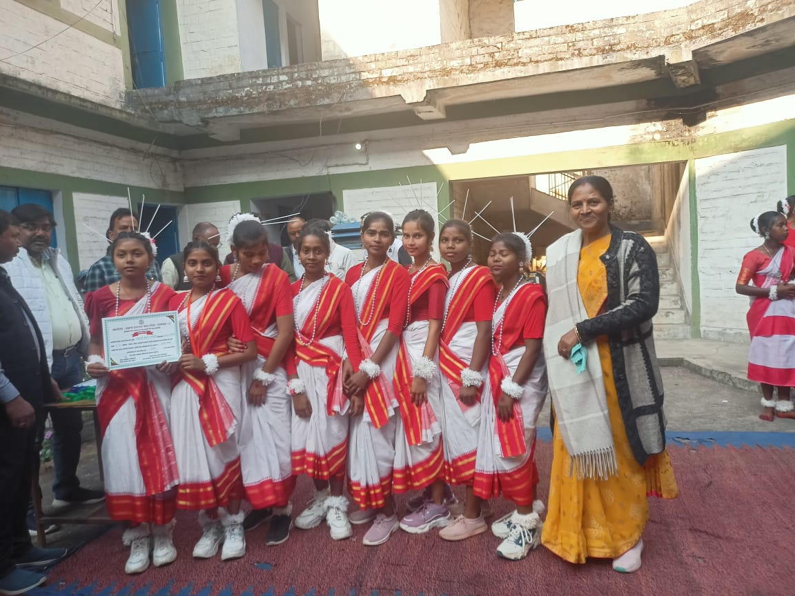 कार्यक्रम में शामिल छात्र कार्यक्रम में शामिल छात्र