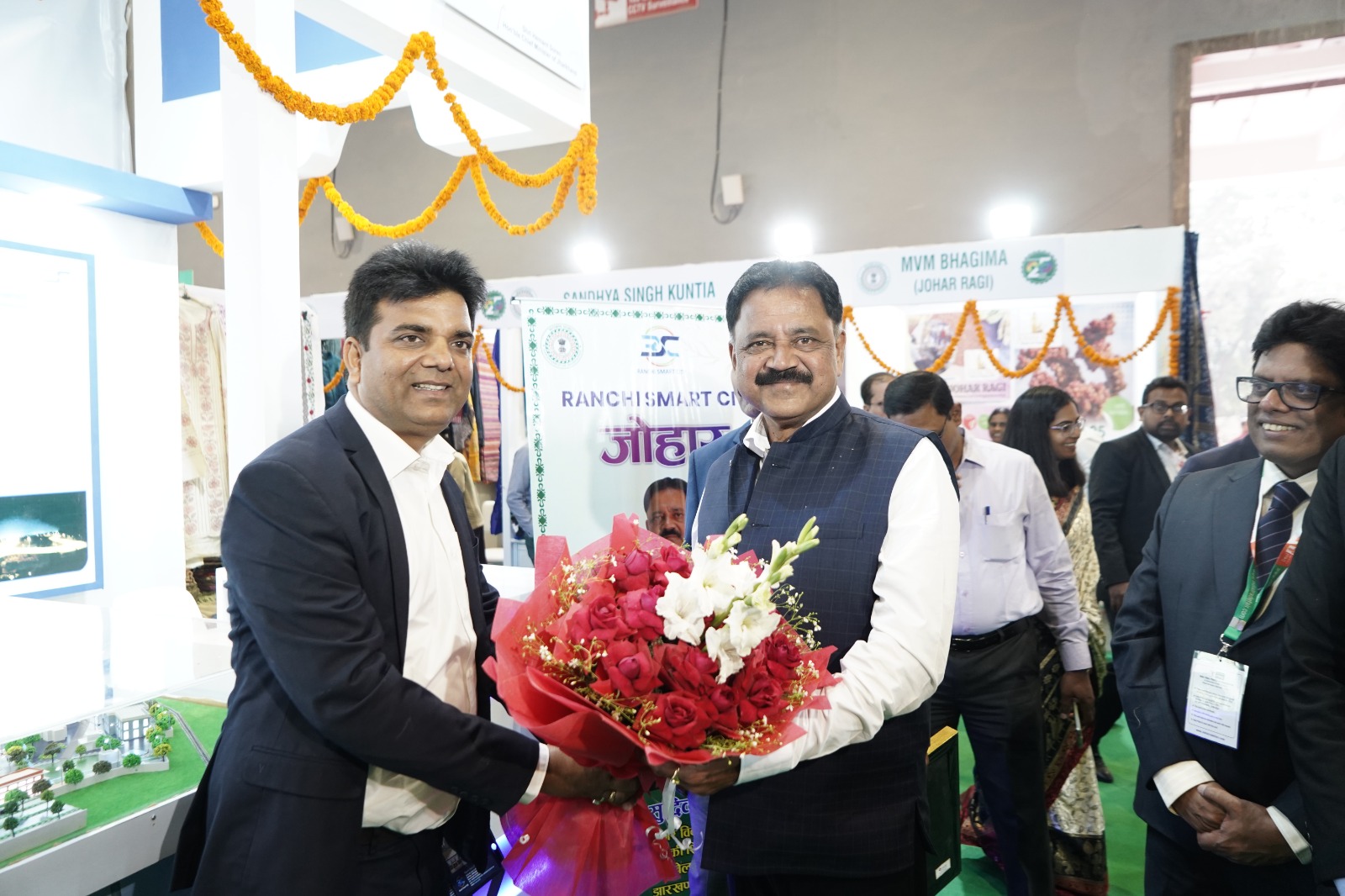 मेले में मंत्री सुदिव्‍य कुमार समेत अन्‍य