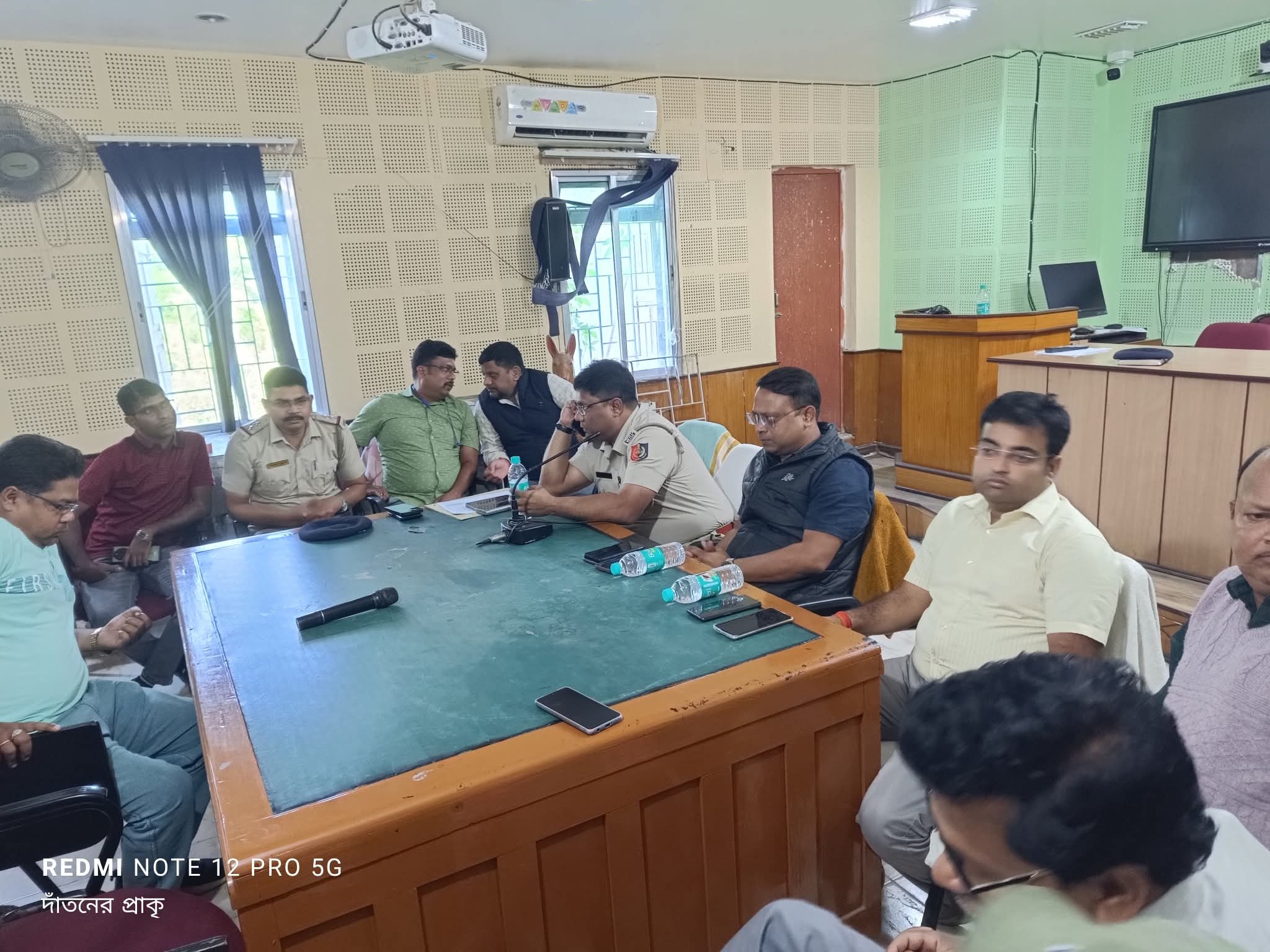 दांतन में ट्रैक्टर–हार्वेस्टर मालिकों के साथ पुलिस–प्रशासन की बैठक दांतन में ट्रैक्टर–हार्वेस्टर मालिकों के साथ पुलिस–प्रशासन की बैठक