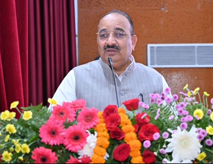 कार्यशाला को संबोधित करते मंत्री दिनेश प्रताप सिंह