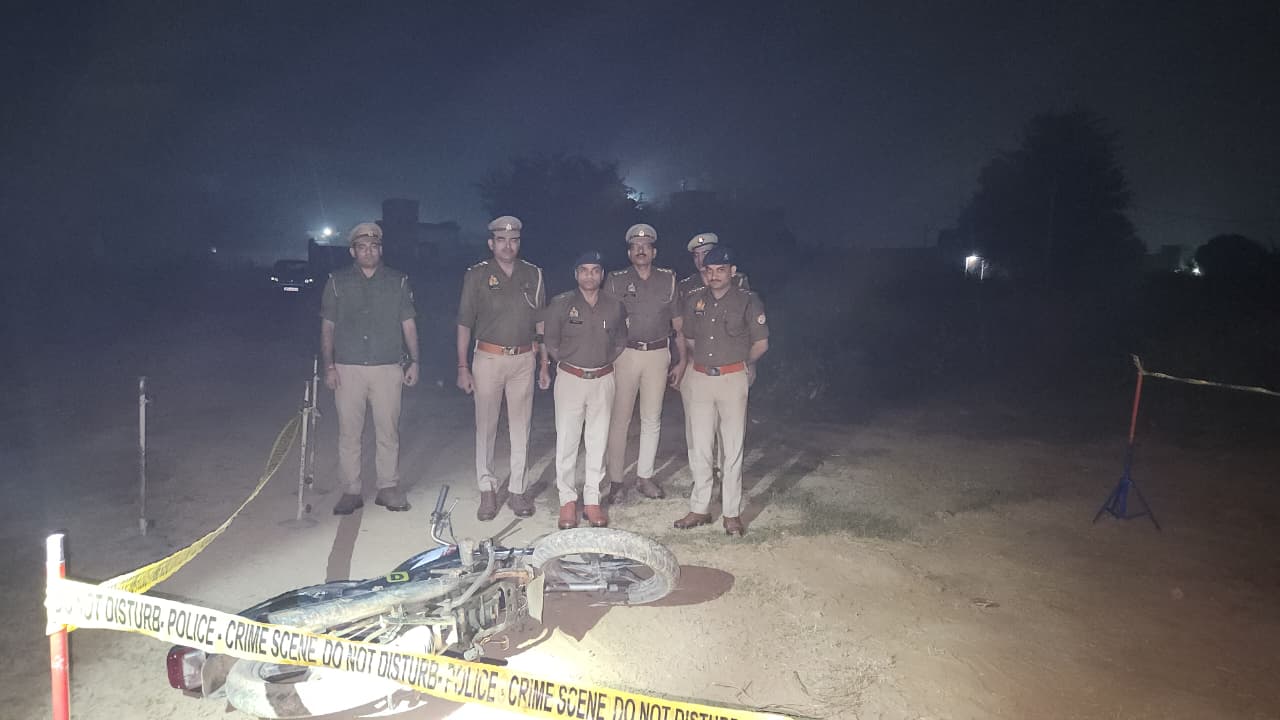 मौके पर पुलिस मौके पर पुलिस