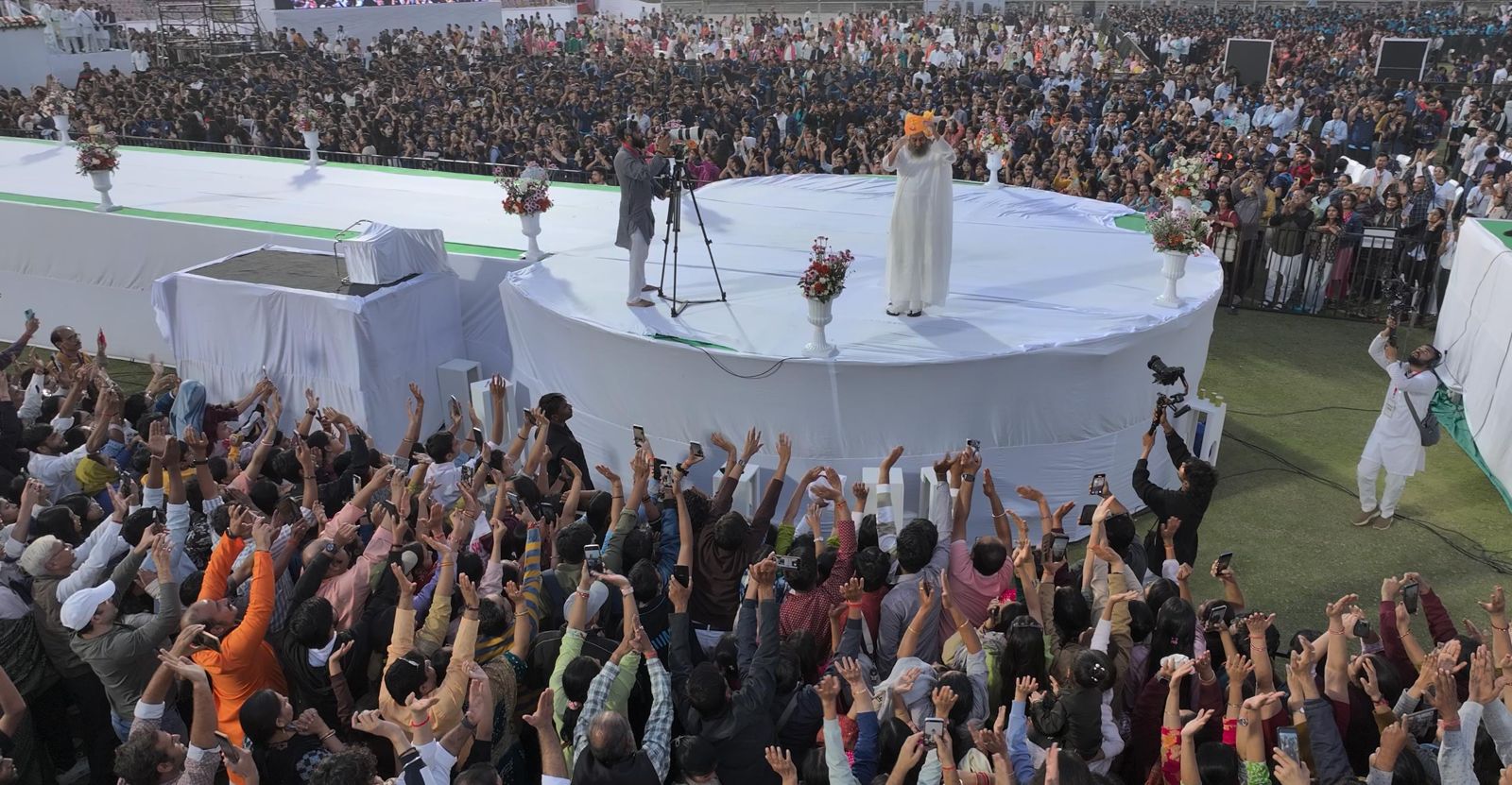 जयपुर में युवाओं का महासंगम:आध्यात्मिक गुरु रविशंकर ने दिया सकारात्मकता और जिम्मेदारी का संदेश