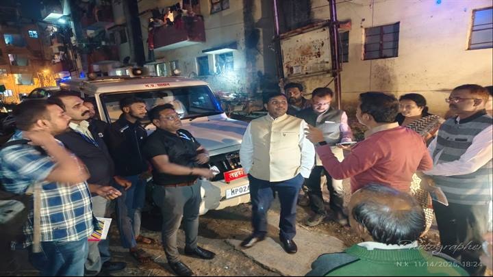 भोपालः कलेक्टर ने किया विशेष गहन पुनरीक्षण कार्य का निरीक्षण