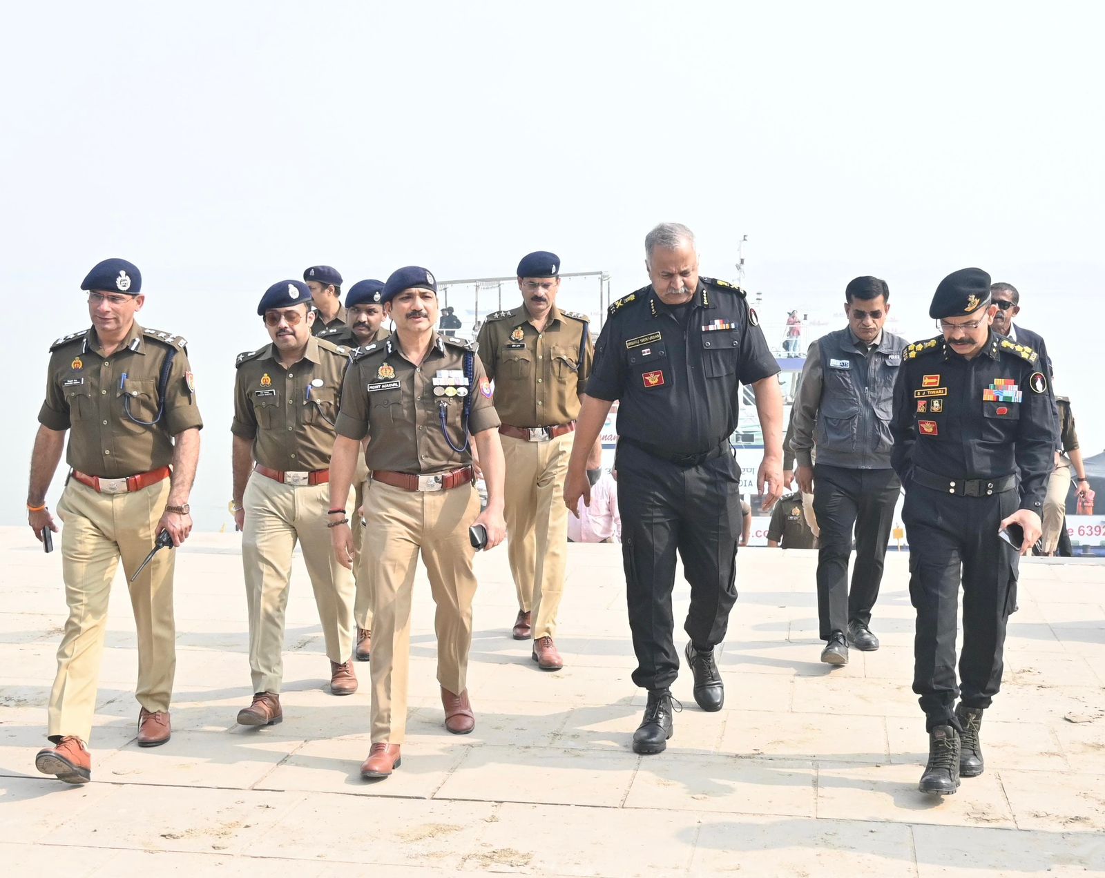 मॉक ड्रिल में शामिल पुलिस कमिश्नर व एनएसजी के अफसर मॉक ड्रिल में शामिल पुलिस कमिश्नर व एनएसजी के अफसर