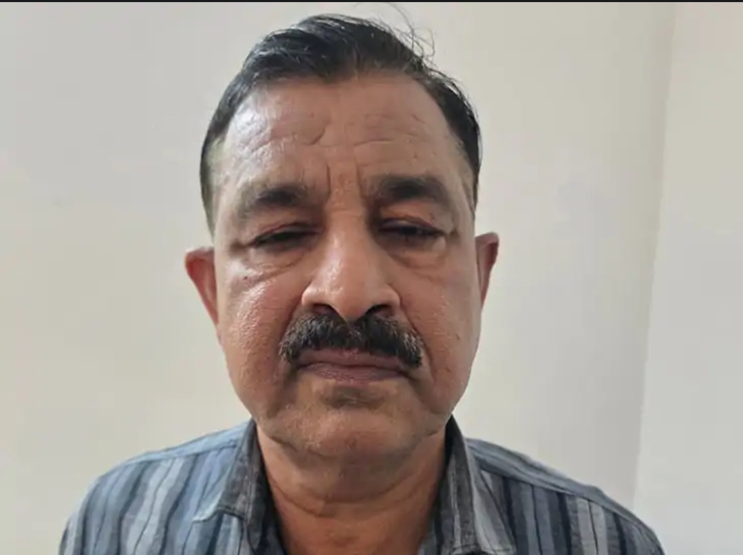 आरोपी सचिव की फोटो