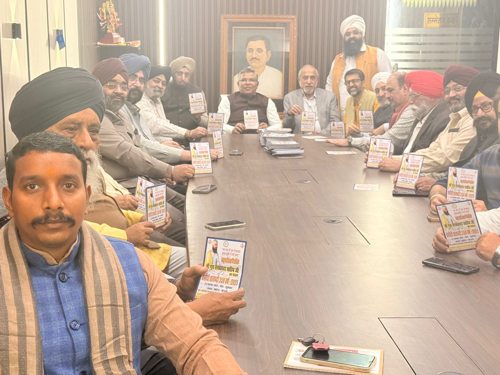 बैठक करते प्रांत प्रचारक कौशल व अन्य बैठक करते प्रांत प्रचारक कौशल व अन्य