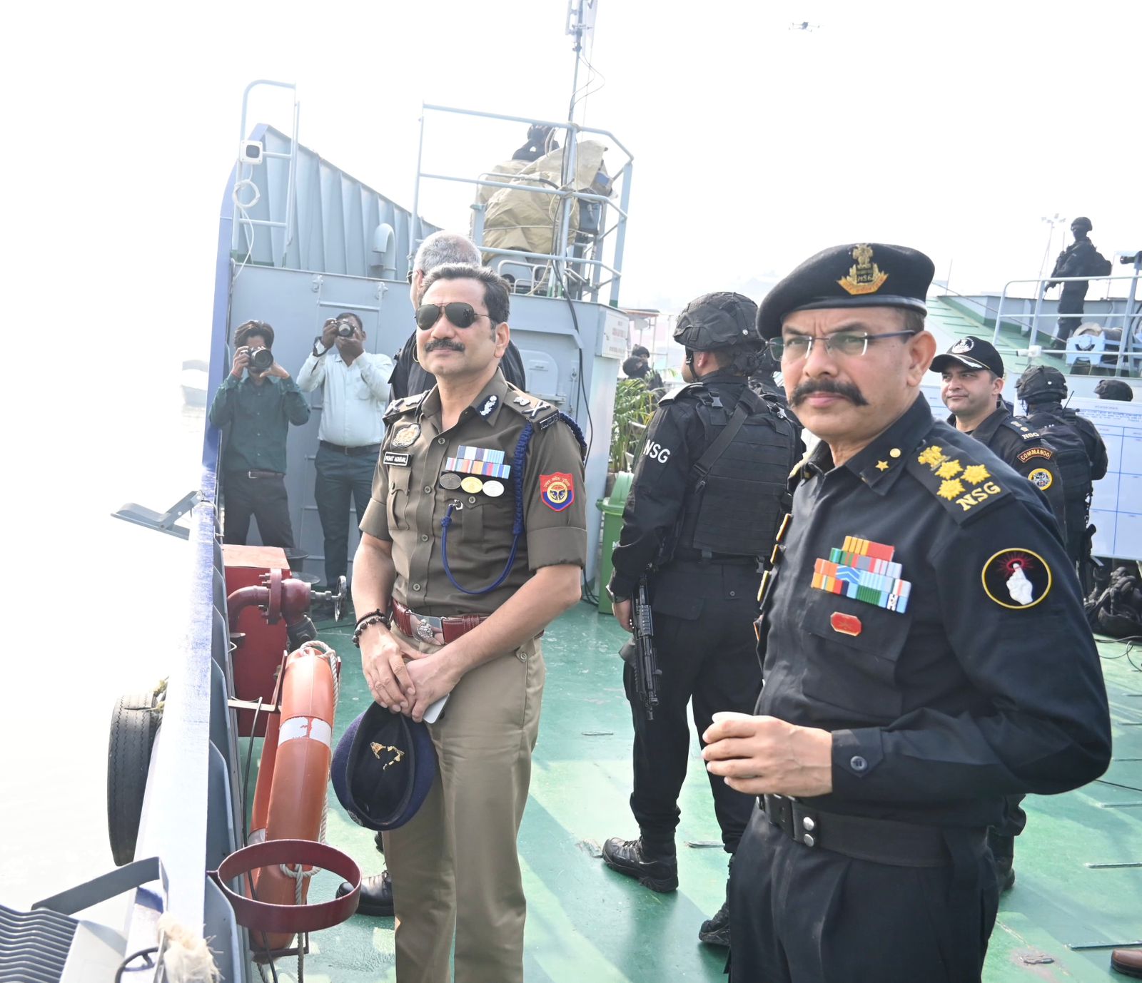 मॉक ड्रिल में शामिल पुलिस कमिश्नर व एनएसजी के अफसर मॉक ड्रिल में शामिल पुलिस कमिश्नर व एनएसजी के अफसर