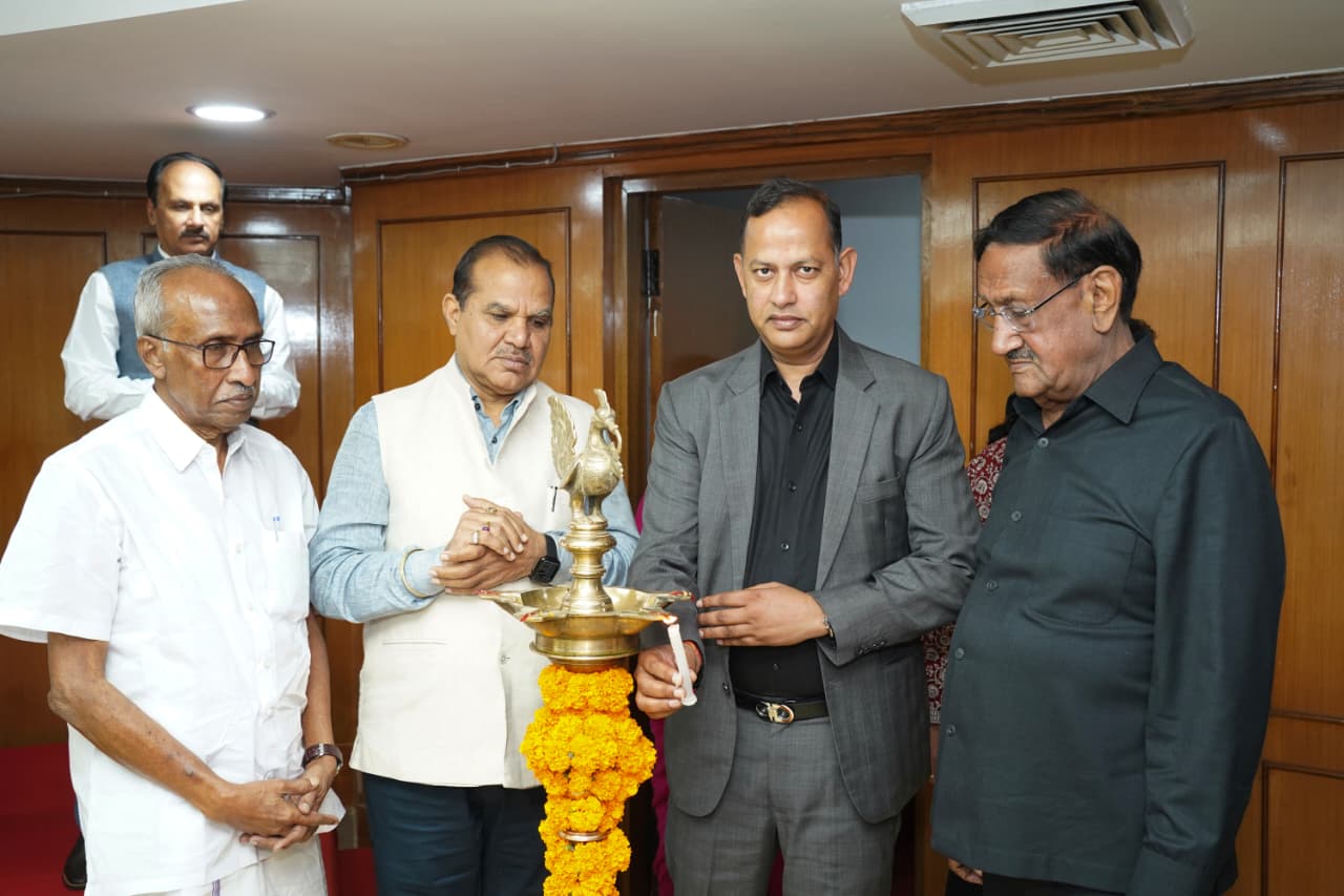 दिल्ली के सहकारिता मंत्री रविंद्र इंद्राज सिंह ने शुक्रवार को 72 वें अखिल भारतीय सहकारी सप्ताह के पहले दिन नेशनल कोऑपरेटिव यूनियन ऑफ इंडिया के आयोजन का शुभारंभ  करते हुए