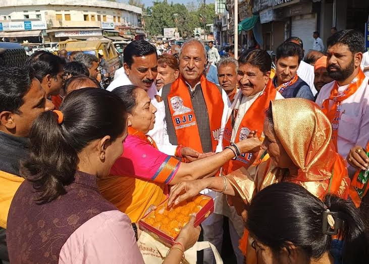 भाजपा ने मनाया बिहार चुनाव में जीत का जश्न भाजपा ने मनाया बिहार चुनाव में जीत का जश्न