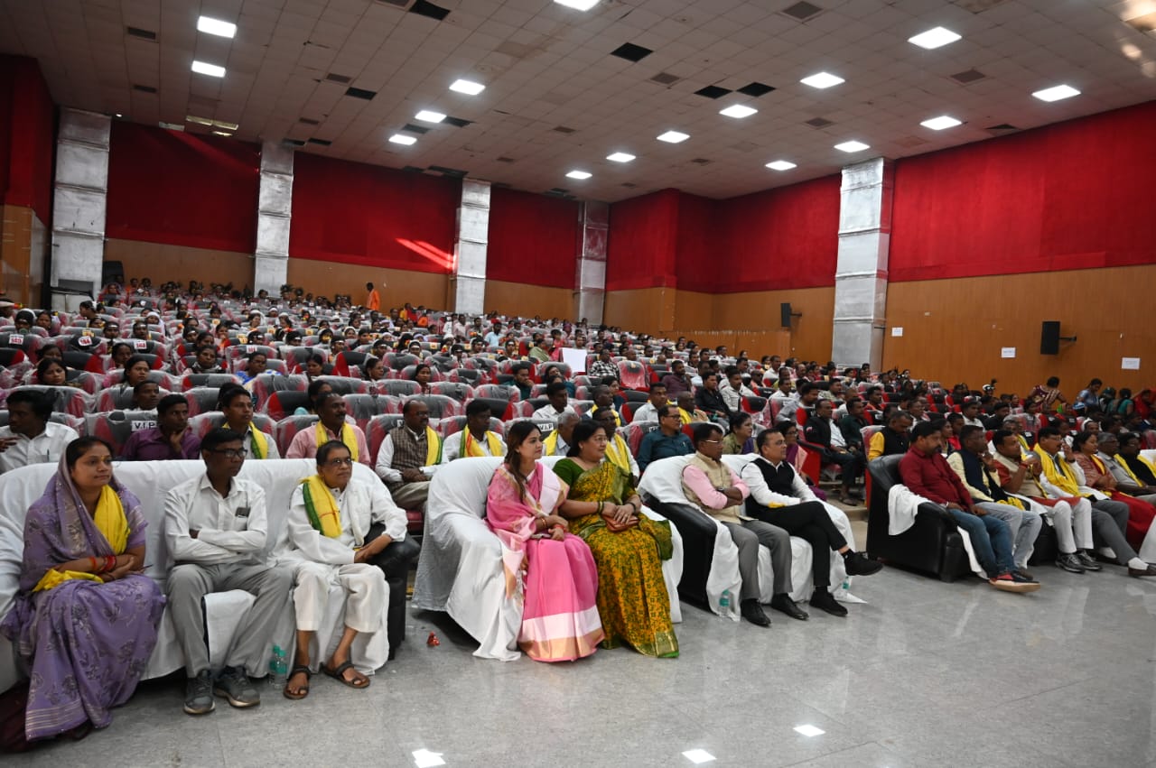 भगवान बिरसा मुंडा के 150 वीं जयंती के अवसर पर जनजातीय गौरव दिवस का हुआ आयोजन भगवान बिरसा मुंडा के 150 वीं जयंती के अवसर पर जनजातीय गौरव दिवस का हुआ आयोजन