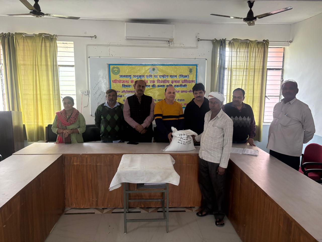 ऊसर भूमि में गेहूं की उन्नत किस्म के लिए केआरएल 210,283 के प्रदर्शन के बीज किसानो को कराये गए उपलब्ध ऊसर भूमि में गेहूं की उन्नत किस्म के लिए केआरएल 210,283 के प्रदर्शन के बीज किसानो को कराये गए उपलब्ध