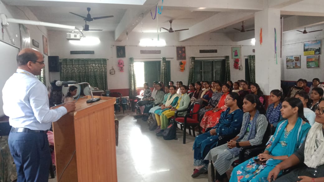 प्रधानमंत्री बीमा सखी योजना से जुड़कर आर्थिक मजबूती की ओर कदम बढ़ा सकती हैं बेटियां: डाॅ प्रशांत प्रधानमंत्री बीमा सखी योजना से जुड़कर आर्थिक मजबूती की ओर कदम बढ़ा सकती हैं बेटियां: डाॅ प्रशांत