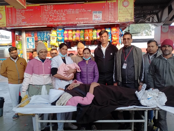 बीच सफर में रेलवे डॉक्टर-नर्स ने कराई सुरक्षित डिलीवरी