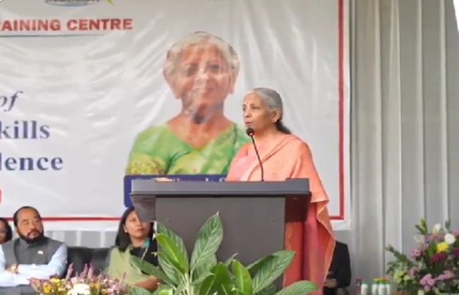 दीमापुर में एक कार्यक्रम को संबोधित करते हुए वित्‍त मंत्री सीतारमण