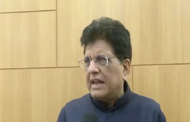 30वें सीआईआई साझेदारी शिखर सम्मेलन 2025 पर संवाददाताओं से बातचीत करते पीयूष गोयल