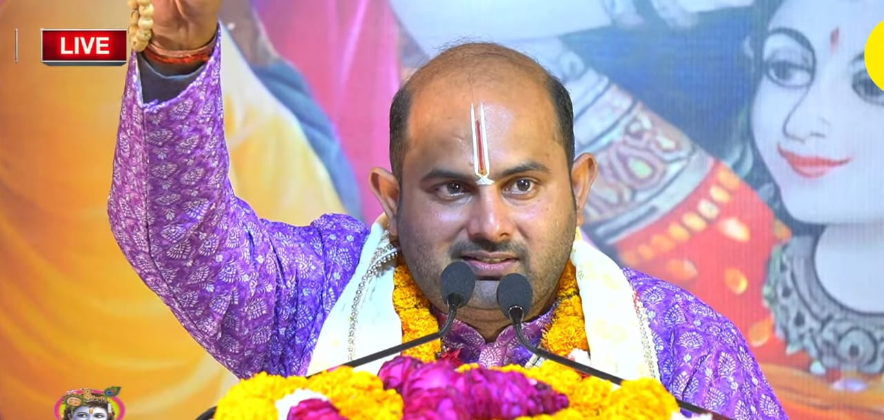 कथा सुनाते आलोक शास्त्री कथा सुनाते आलोक शास्त्री