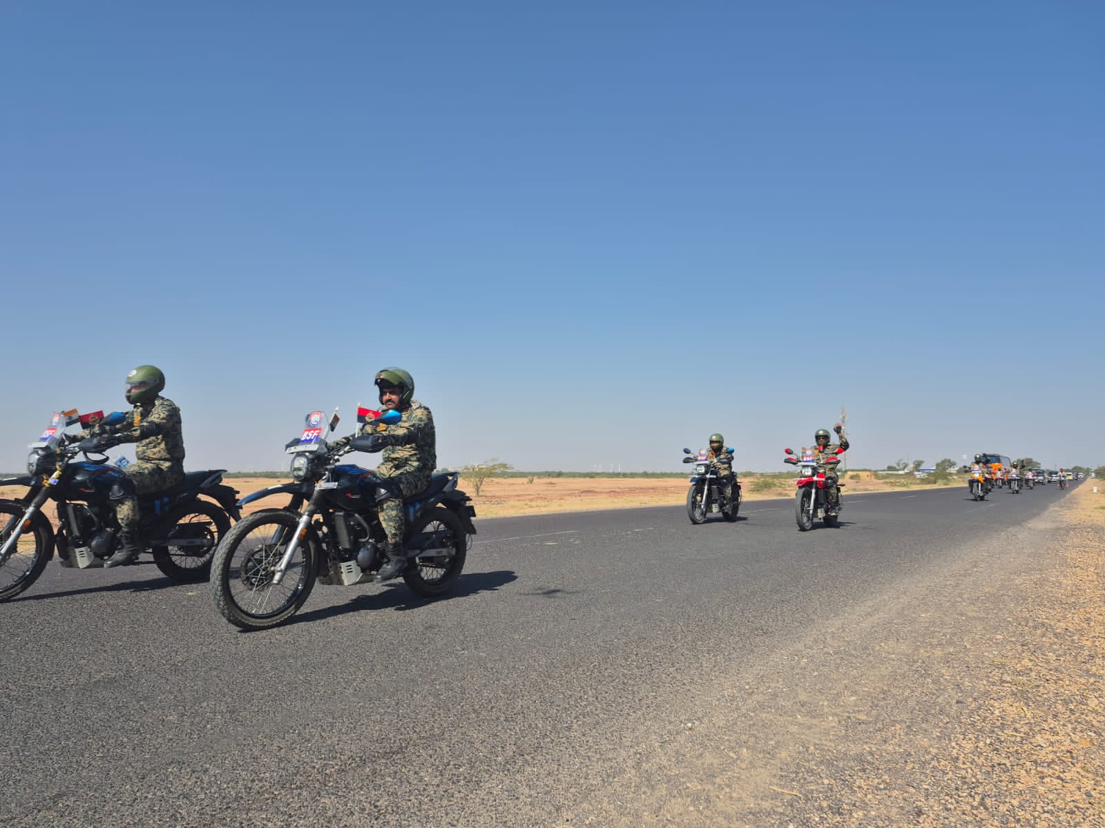 जम्मू से भुज के लिए रवाना हुई रैली दे रही है देशभक्ति का संदेश