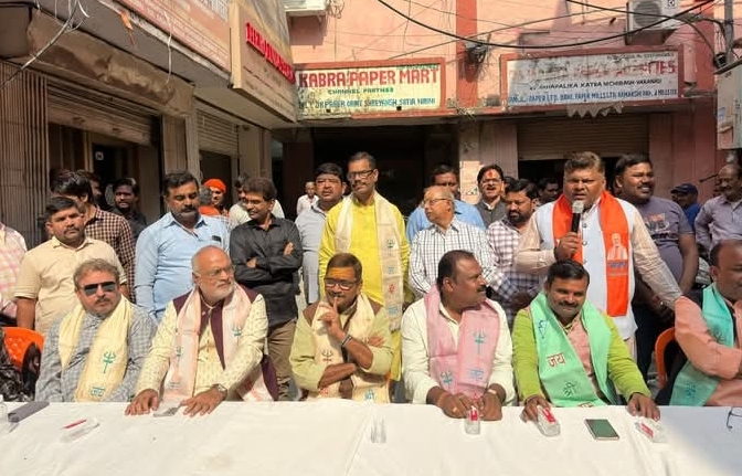 प्राचीन संकट दहन हुनमान मंदिर के मार्गो का जीर्णोद्धार करते डॉ नीलकंठ प्राचीन संकट दहन हुनमान मंदिर के मार्गो का जीर्णोद्धार करते डॉ नीलकंठ