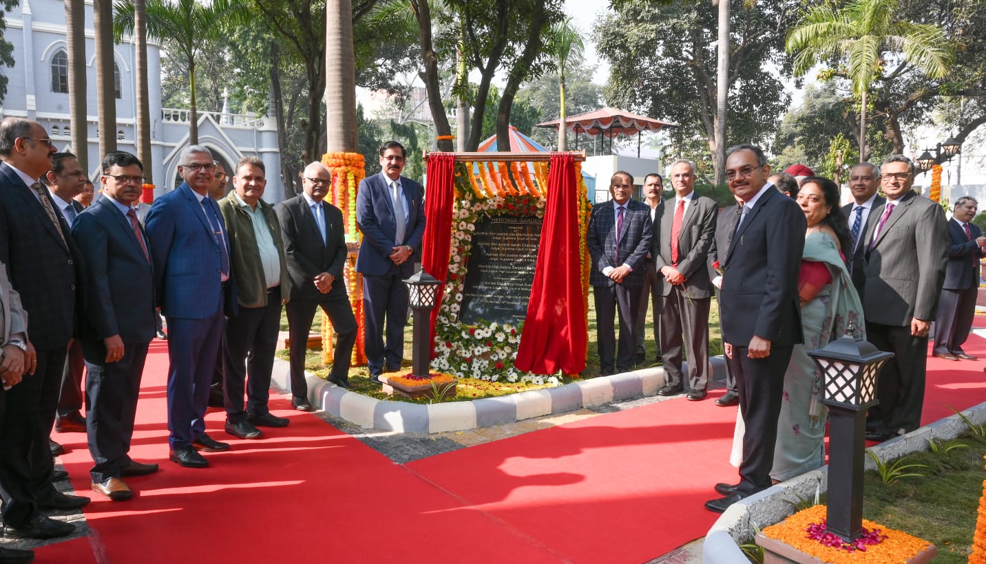 मध्य प्रदेश उच्च न्यायालय में 'हेरिटेज गार्डन' का भव्य उद्घाटन मध्य प्रदेश उच्च न्यायालय में 'हेरिटेज गार्डन' का भव्य उद्घाटन