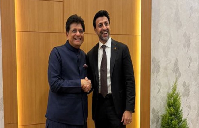 कनाडा के अंतर्राष्ट्रीय व्यापार मंत्री के साथ मुलाकात करते पीयूष गोयल