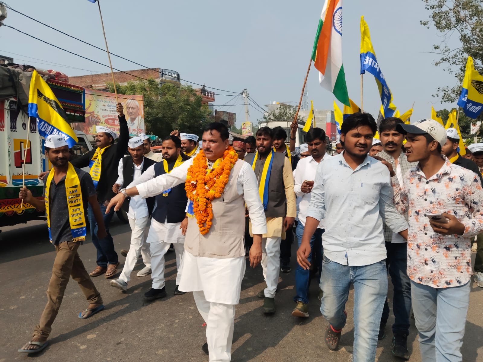 संजय सिंह की यात्रा का स्वागत सुल्तानपुर मे