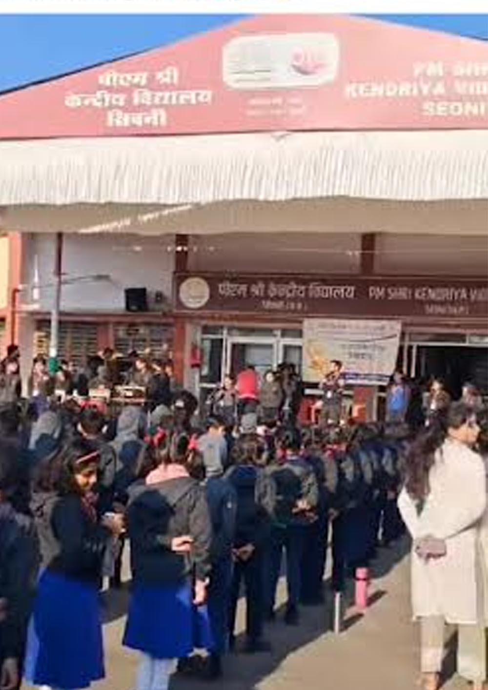 Seoni: A little girl recited the Gita at PM Shri Kendriya Vidyalaya, Seoni. Seoni: A little girl recited the Gita at PM Shri Kendriya Vidyalaya, Seoni.