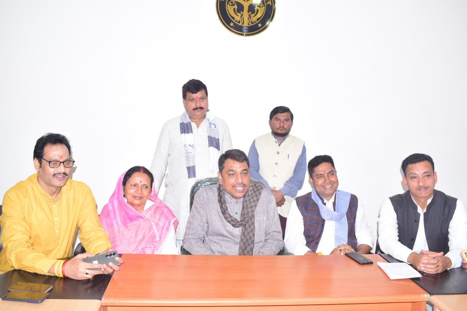 जानकारी देते हुए बबीना विधायक जानकारी देते हुए बबीना विधायक