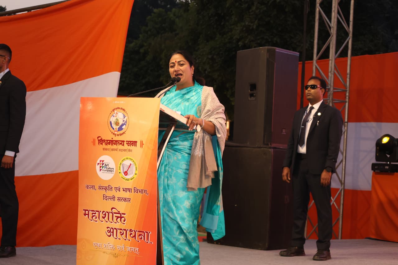 वासुदेव घाट पर महाशक्ति आराधना कार्यक्रम’ को संबोधित करती मुख्यमंत्री रेखा गुप्ता वासुदेव घाट पर महाशक्ति आराधना कार्यक्रम’ को संबोधित करती मुख्यमंत्री रेखा गुप्ता