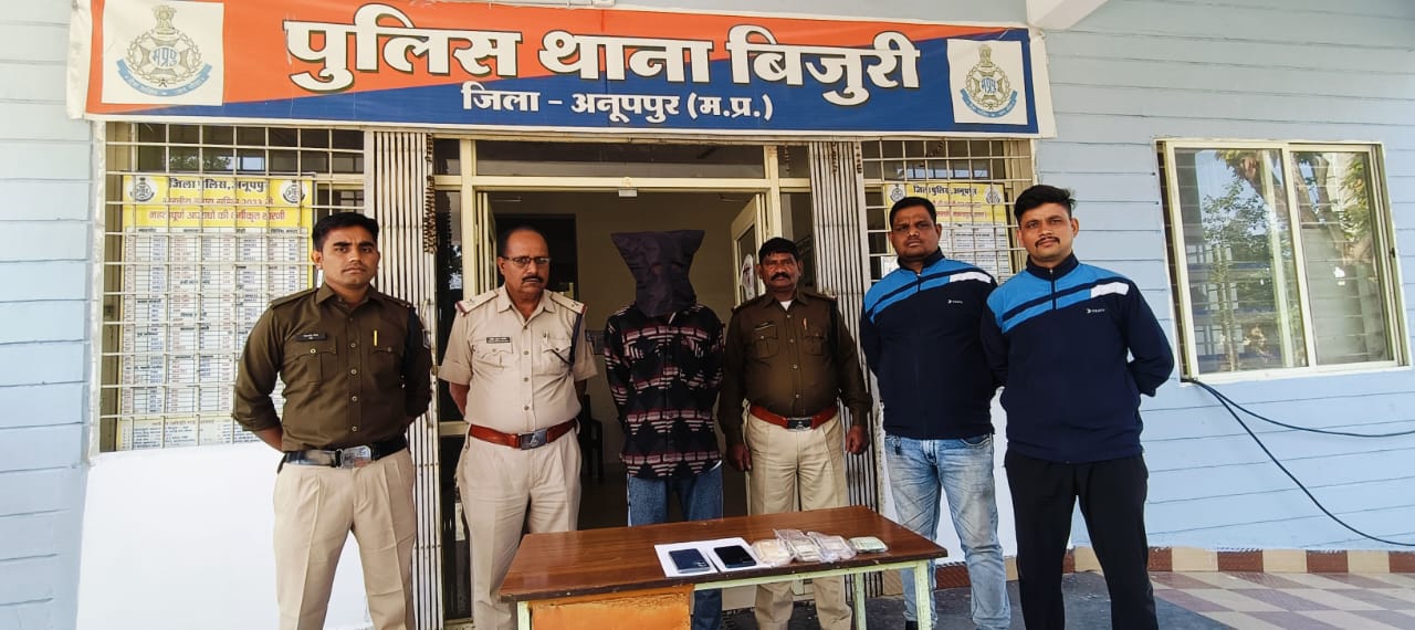 पुलिा की गिरफ्त में आराेपी