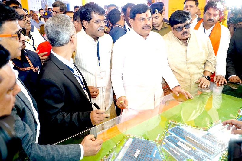 मुख्यमंत्री ने 8 हजार करोड़ की औद्योगिक इकाइयों का किया भूमिपूजन मुख्यमंत्री ने 8 हजार करोड़ की औद्योगिक इकाइयों का किया भूमिपूजन