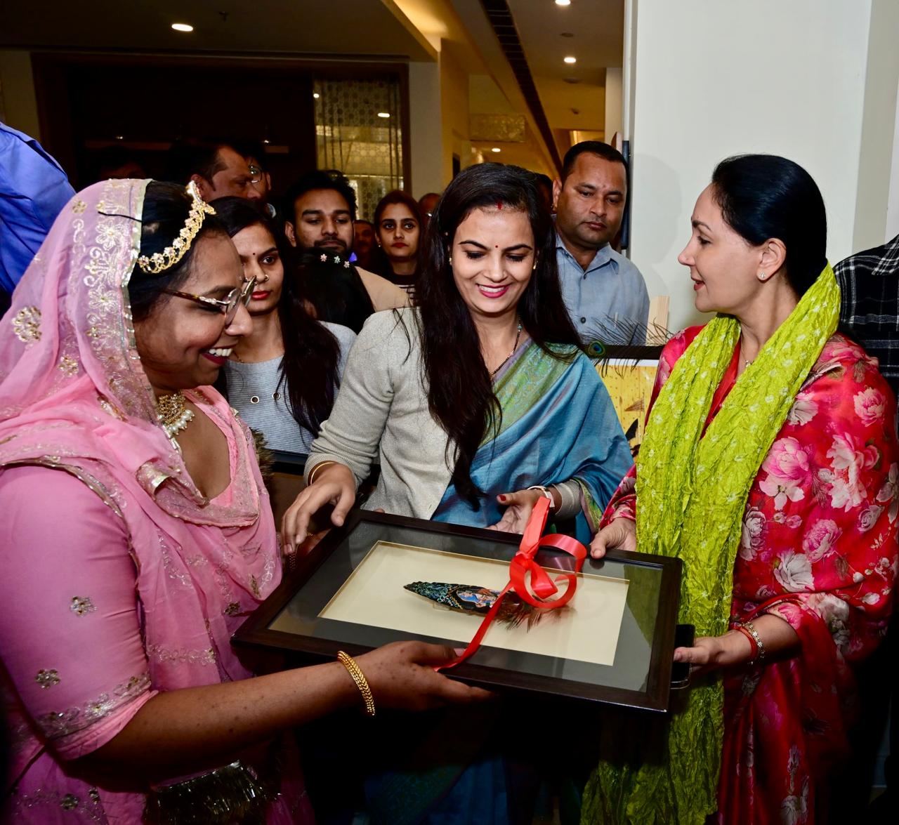 जयपुर हेरिटेज फोटो व पेंटिंग एग्जीबिशन का डिप्टी सीएम दीया कुमारी ने किया उद्घाटन