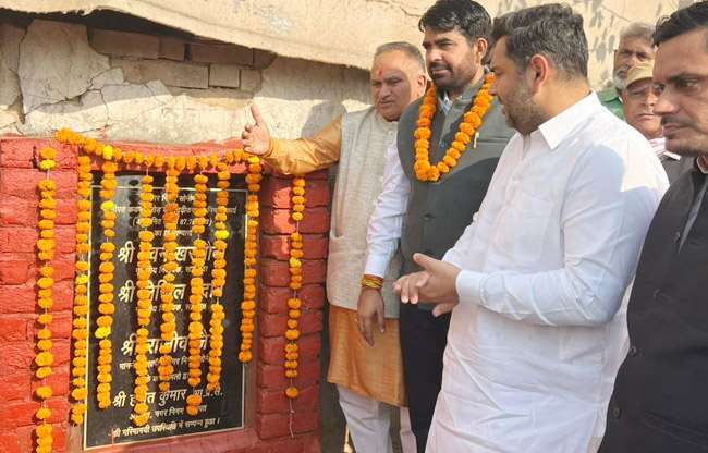सोनीपत विकास कार्यो का आरंभ करवाते हुए जनप्रतिनिधि विधायक व मेयर