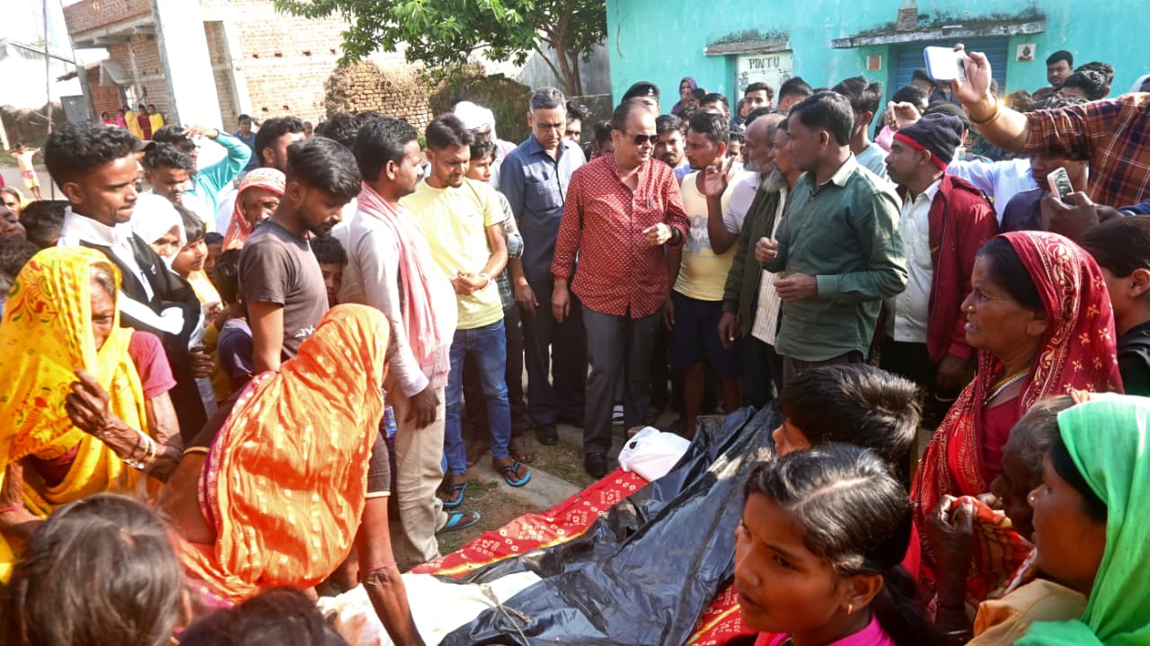 गांव में मंत्री इरफान अंसारी समेत अन्य