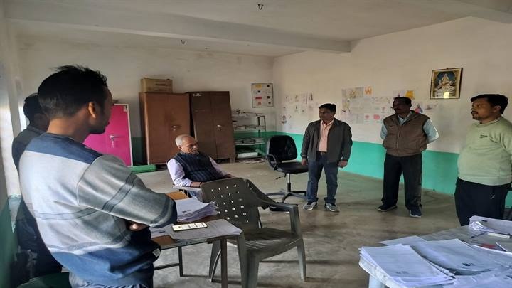 उप जिला निर्वाचन अधिकारी ने किया मतदान केंद्रों का निरीक्षण