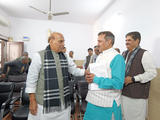 कर्मचारी शिक्षक संयुक्त मोर्चा उत्तर प्रदेश के पदाधिकारी आज लखनऊ के सांसद एवं केंद्रीय रक्षा मंत्री राजनाथ सिंह से मिले; कर्मचारी शिक्षक संयुक्त मोर्चा उत्तर प्रदेश के पदाधिकारी आज लखनऊ के सांसद एवं केंद्रीय रक्षा मंत्री राजनाथ सिंह से मिले;