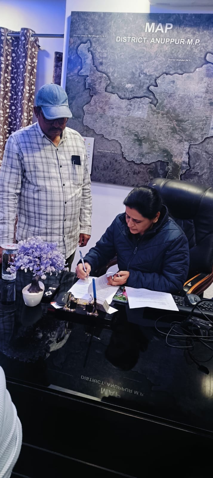 मुख्य चिकित्सा एवं स्वास्थ्य अधिकारी का पदभार ग्रहण करती डॉक्टर अलका तिवारी मुख्य चिकित्सा एवं स्वास्थ्य अधिकारी का पदभार ग्रहण करती डॉक्टर अलका तिवारी