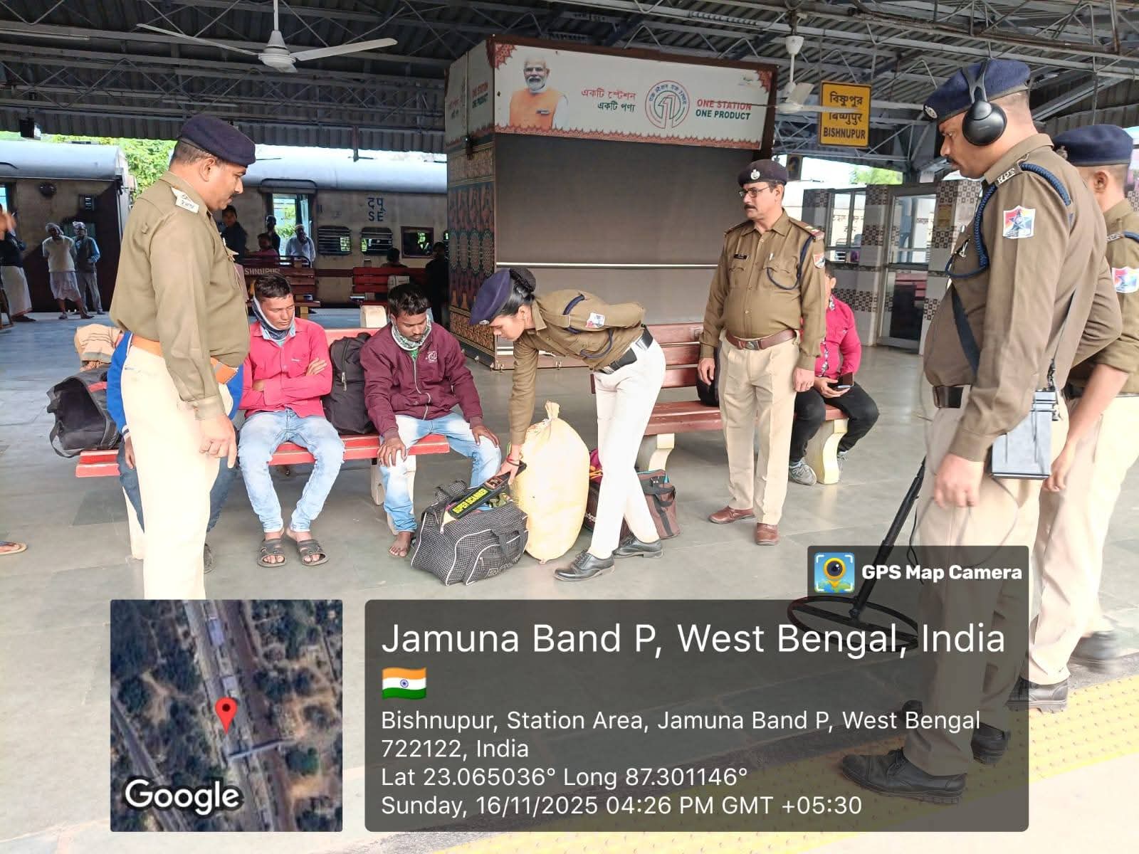 बिष्णुपुर स्टेशन आरपीएफ की सघन जांच बिष्णुपुर स्टेशन आरपीएफ की सघन जांच