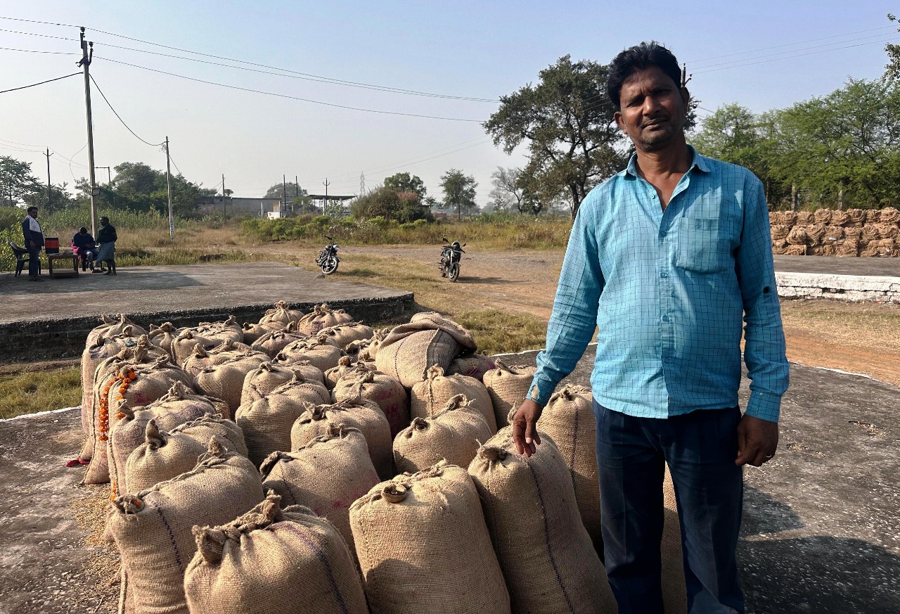 जांजगीर चांपा: किसान वृंदा दूज राम की मुस्कान में झलक उठी मेहनत की चमक