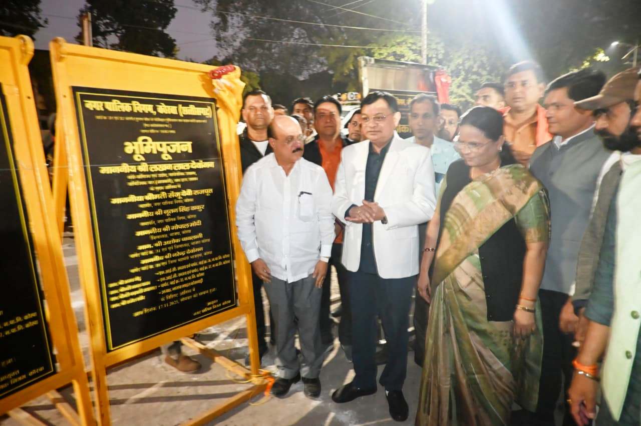 कोसाबाड़ी वेंडिंग जोन का लोकार्पण, सब्जी–फल विक्रेताओं ने मंत्री और महापौर को सब्जी–फलों से तौला