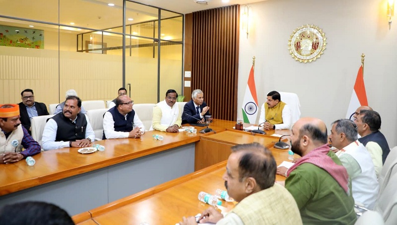 मुख्यमंत्री निवास में किसान संघ, भाजपा पदाधिकारी, उज्जैन के जनप्रतिनिधि की बैठक मुख्यमंत्री निवास में किसान संघ, भाजपा पदाधिकारी, उज्जैन के जनप्रतिनिधि की बैठक