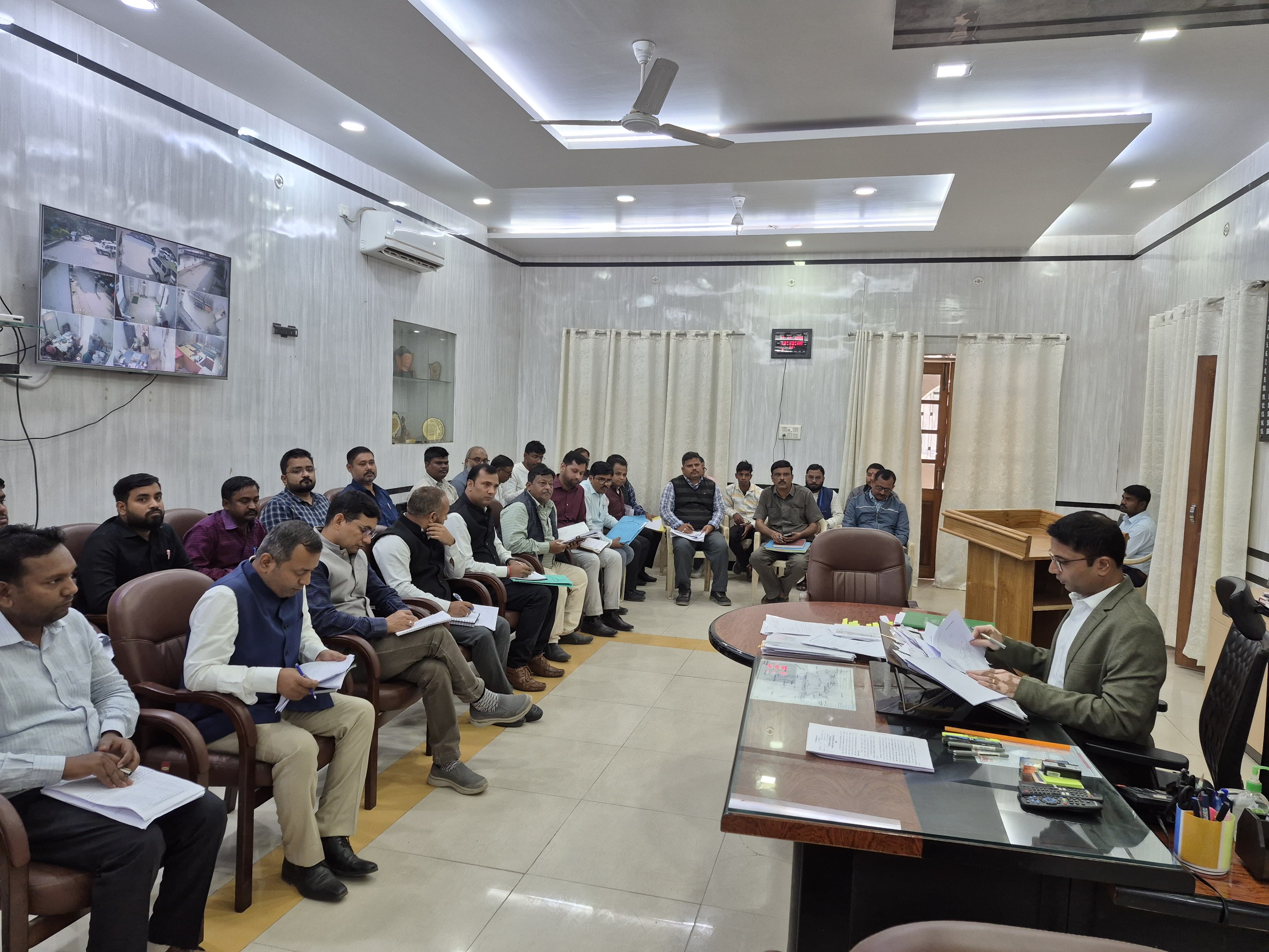 जिलाधिकारी बैठक जिलाधिकारी बैठक