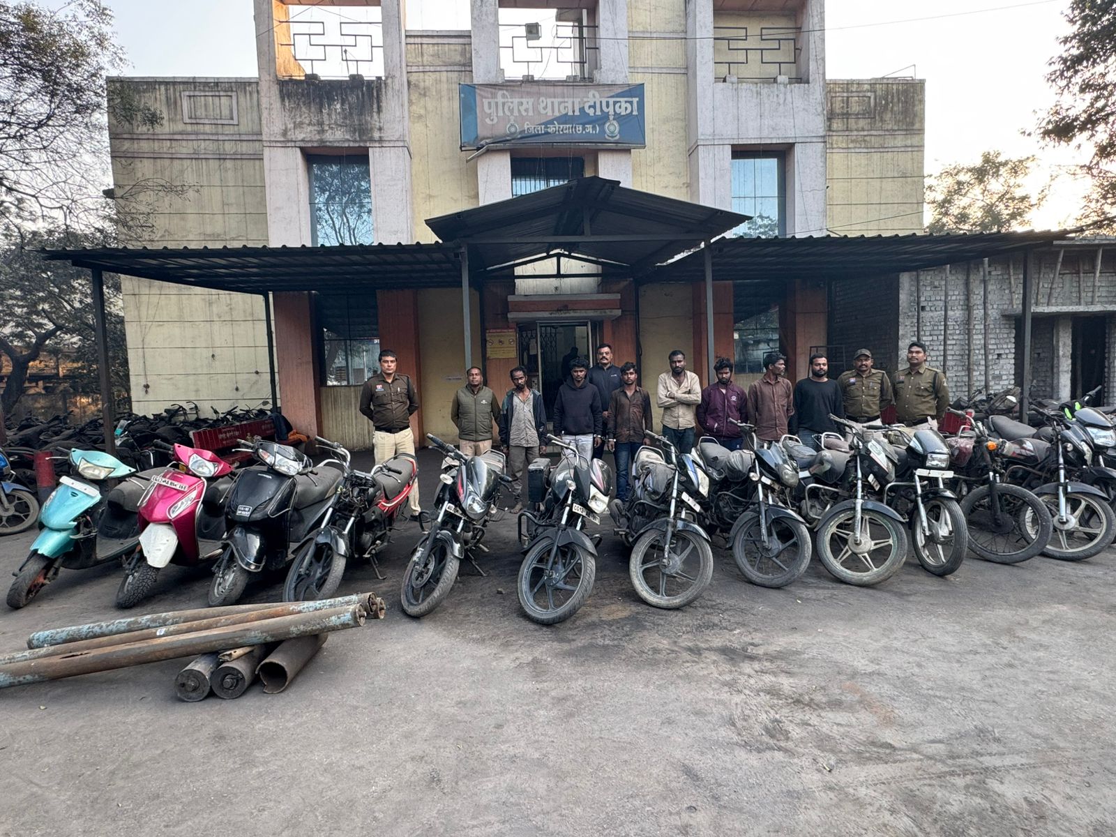 चोरी के सामान के साथ आरोपी