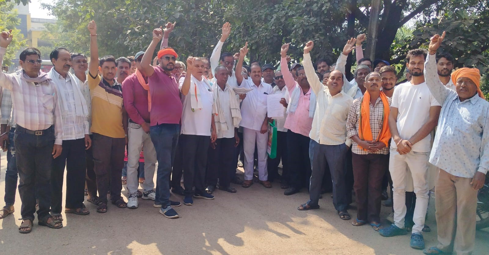 कलेक्टर के नाम ज्ञापन सौंपकर शीघ्र त्रुटि सुधार करने की मांग