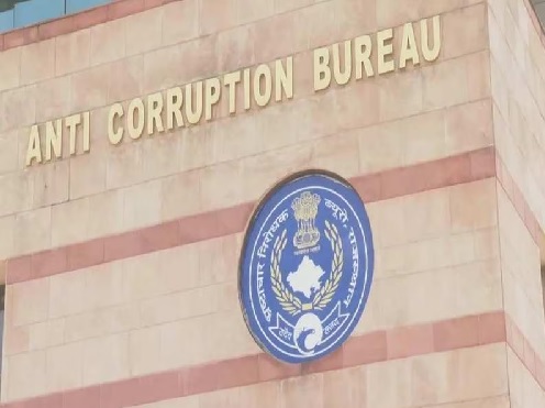 विद्युत विभाग का लाईन मैन अपने दलाल साथी सहित रिश्वत लेते गिरफ्तार