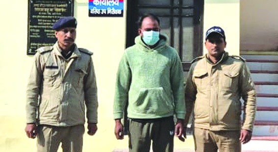 पुलिस गिरफ्त में आरोपित