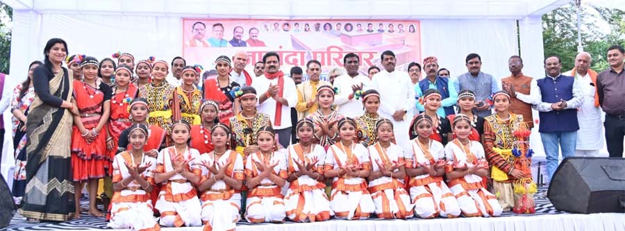 उपमुख्यमंत्री शर्मा नालन्दा लाइब्रेरी का भूमिपूजन करते हुए