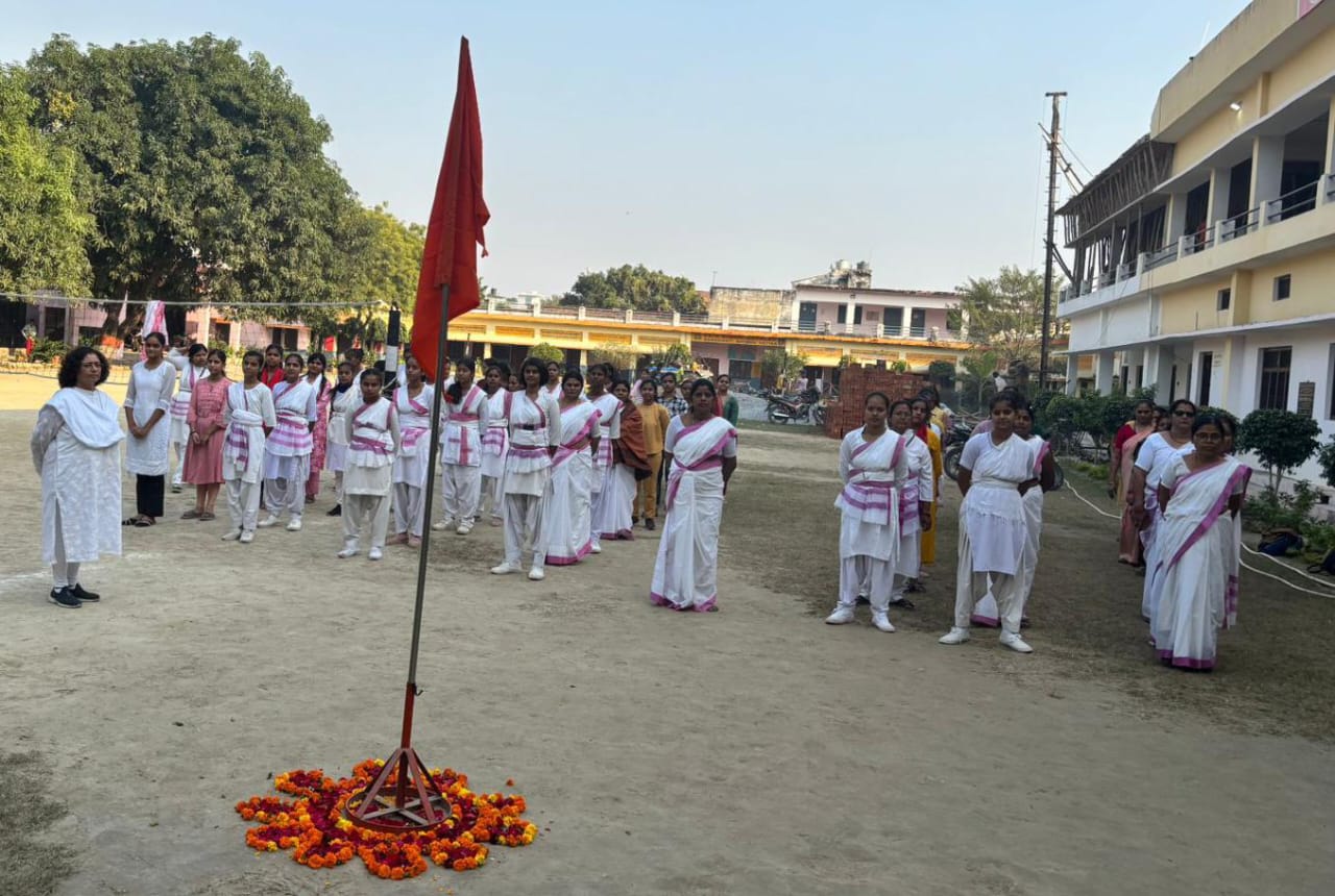 शाखा में उपस्थित बहनें।